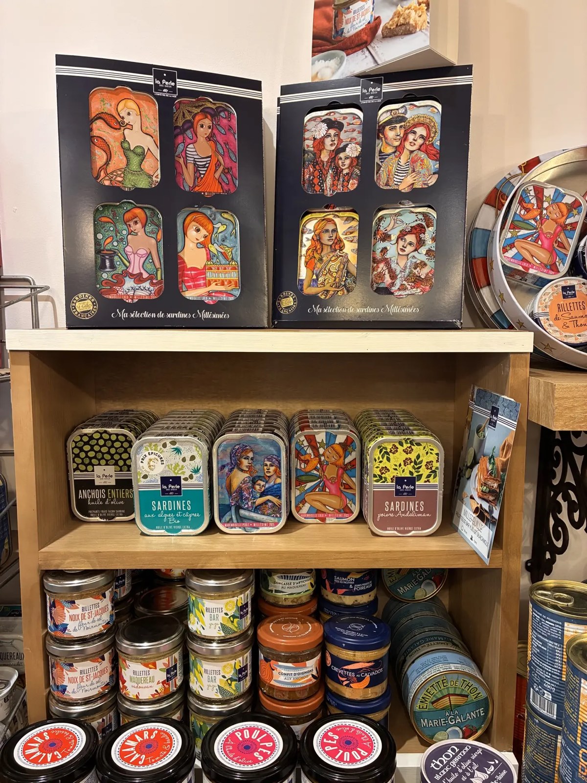 Coffrets de sardines millésimées, idées cadeaux gourmandes à la boutique de Cluny